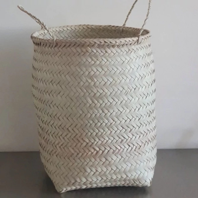 سبد حصیری استوانه ای